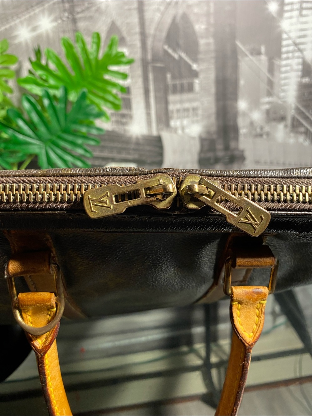 Authentic Vintage Louis Vuitton Brown Monogram Canvas Weekender/Document Bag - Picture 9 of 16